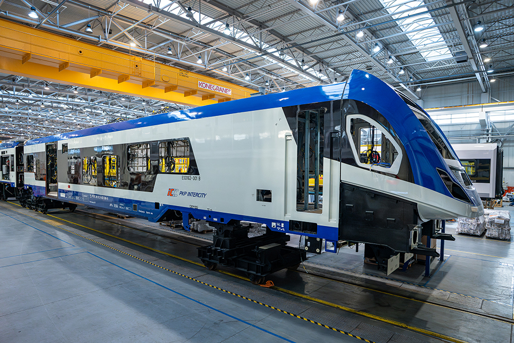 PKP Intercity pokazało produkcję pierwszego hybrydowego zespołu trakcyjnego