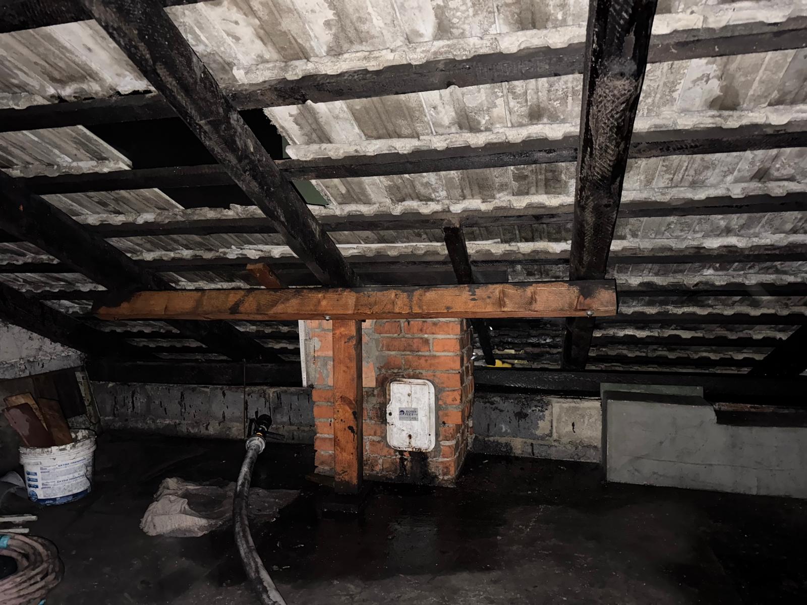 Pożar sadzy w Jurkowie. Ogień uszkodził dach budynku mieszkalnego