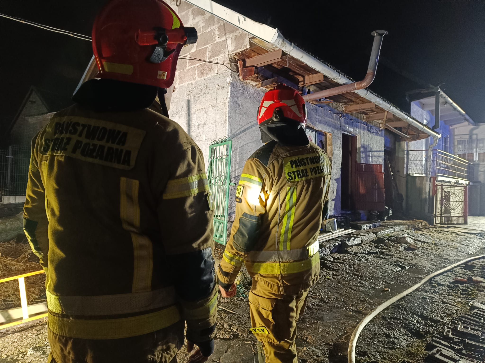 Pożar stodoły w Uszwi. W akcji pięć zastępów straży pożarnej