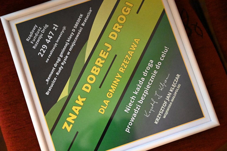 Gmina Rzezawa z kolejną dotacją na remont drogi