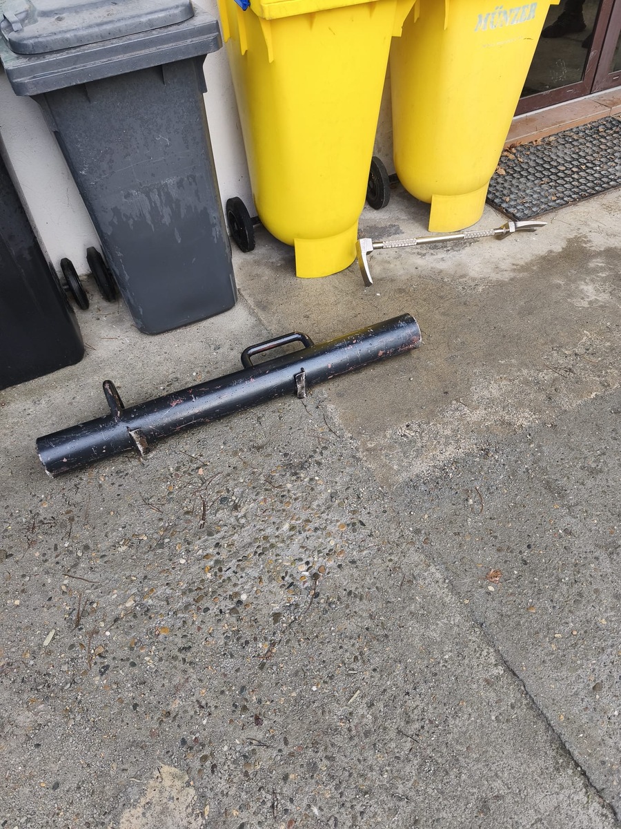 Ukrył się pod folią przed policjantami. Poszukiwany 34-latek zatrzymany