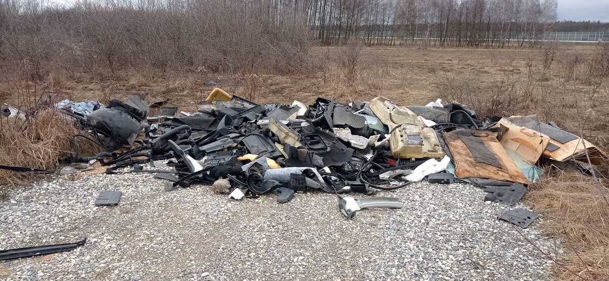 Policja szuka świadków. Dzikie wysypiska w powiecie bocheńskim