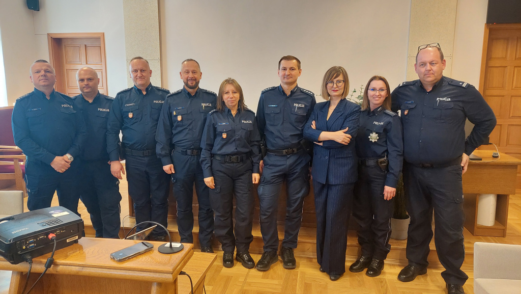 Jak chronić dzieci? Służby i instytucje debatowały w Brzesku