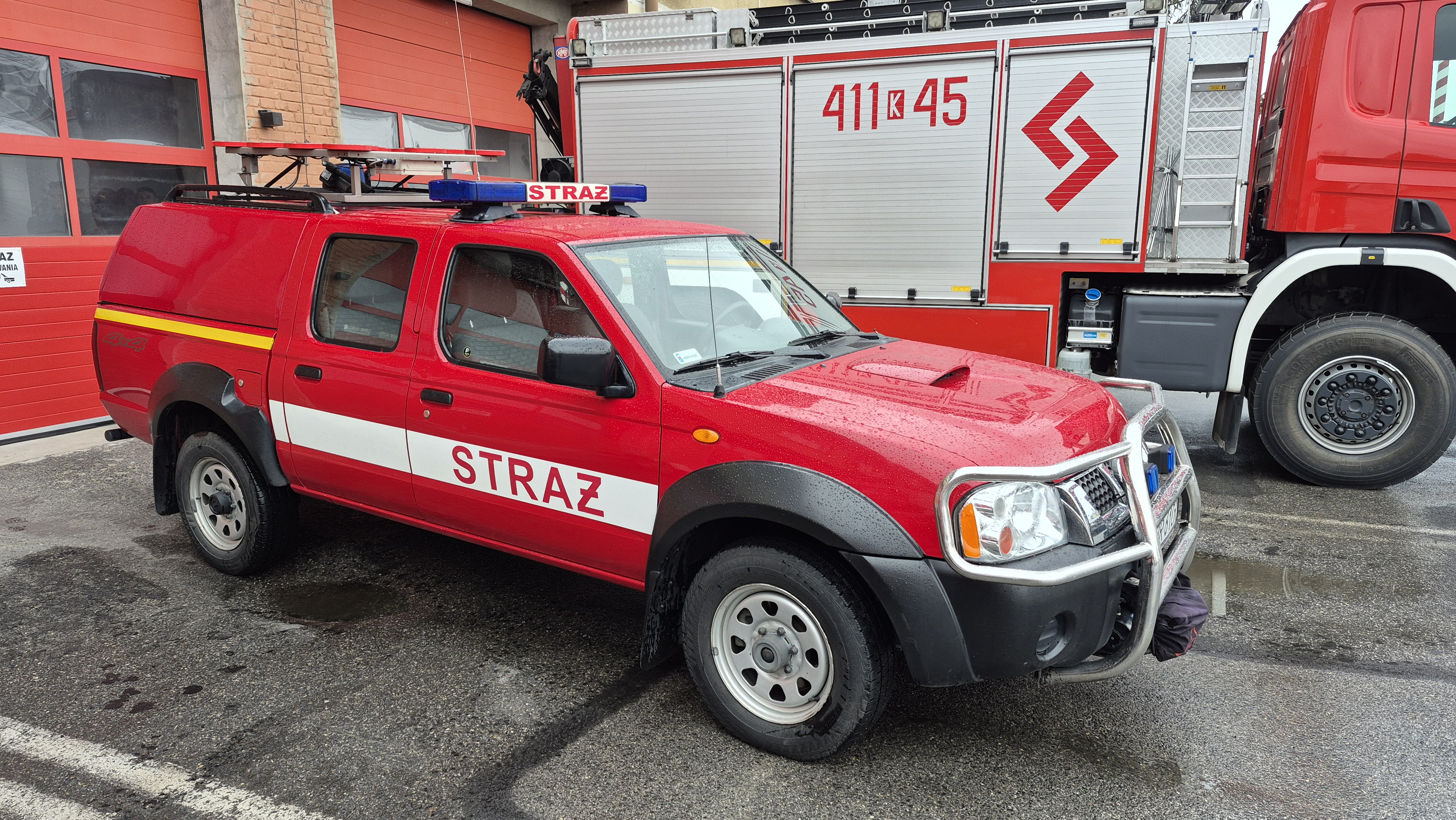 Przekazanie pojazdów dla OSP Szczepanów i OSP Bucze / zdjęcia