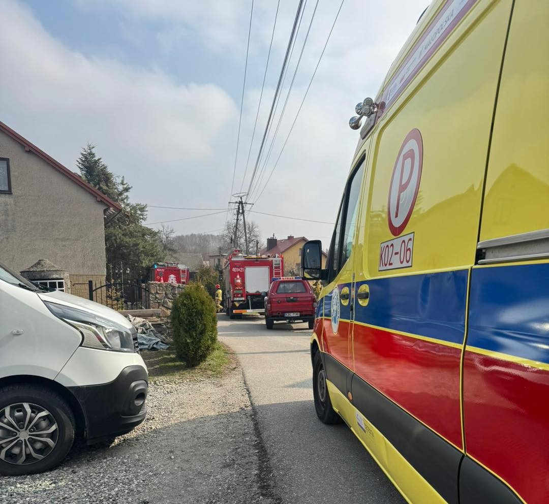 Łazy. Kobieta wpadła do studni