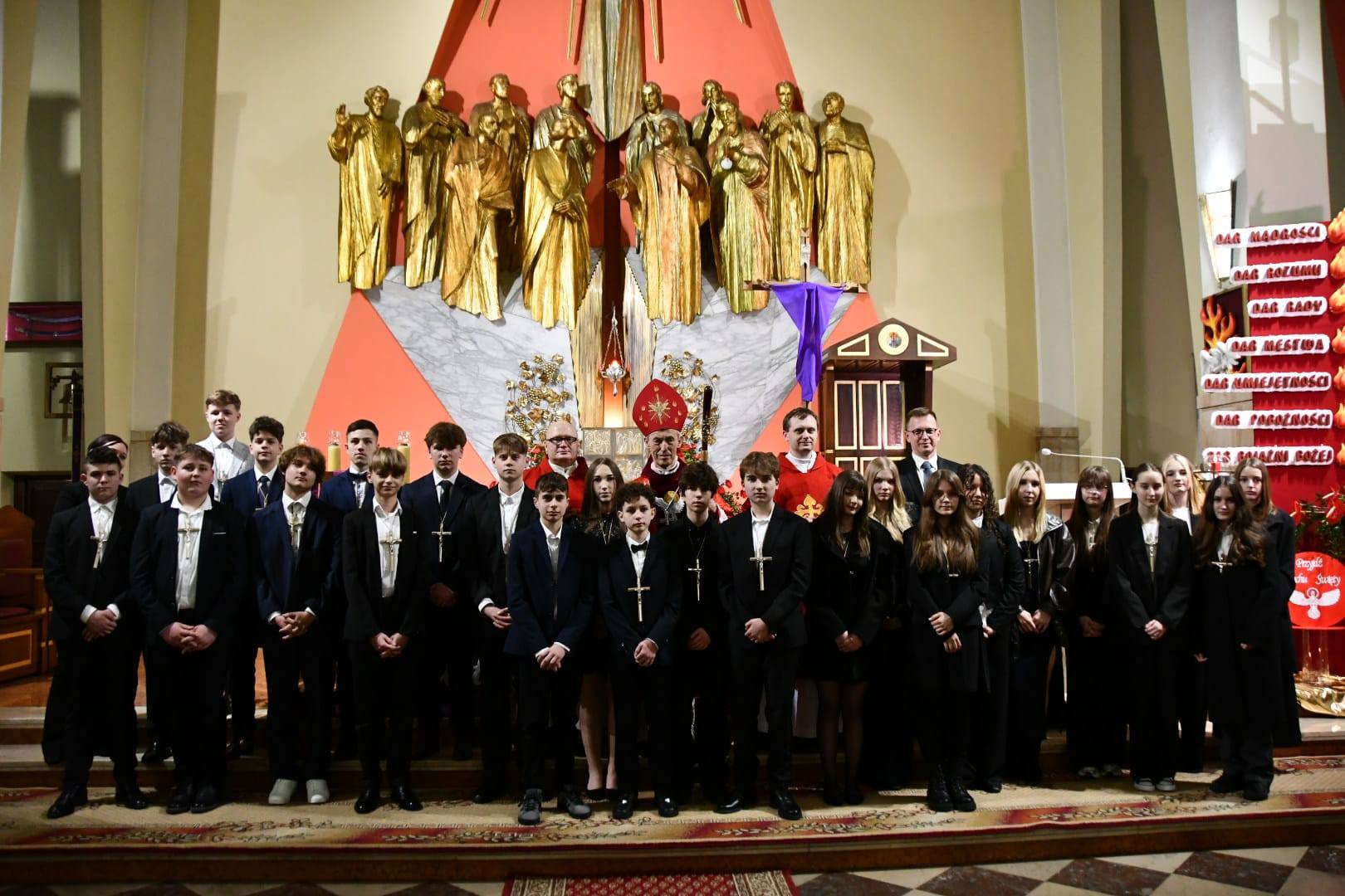 Sakrament bierzmowania w parafiach dekanatu brzeskiego / zdjęcia