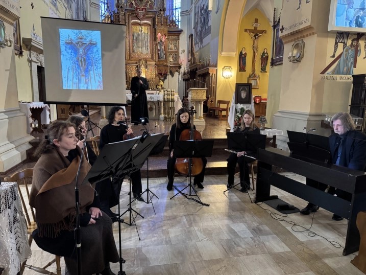 „Idziemy za Tobą” – Droga Krzyżowa z zespołem Noro Lim w Szczepanowie