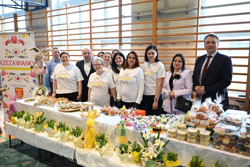 Świąteczny klimat Jarmarku Wielkanocnego w Rzezawie