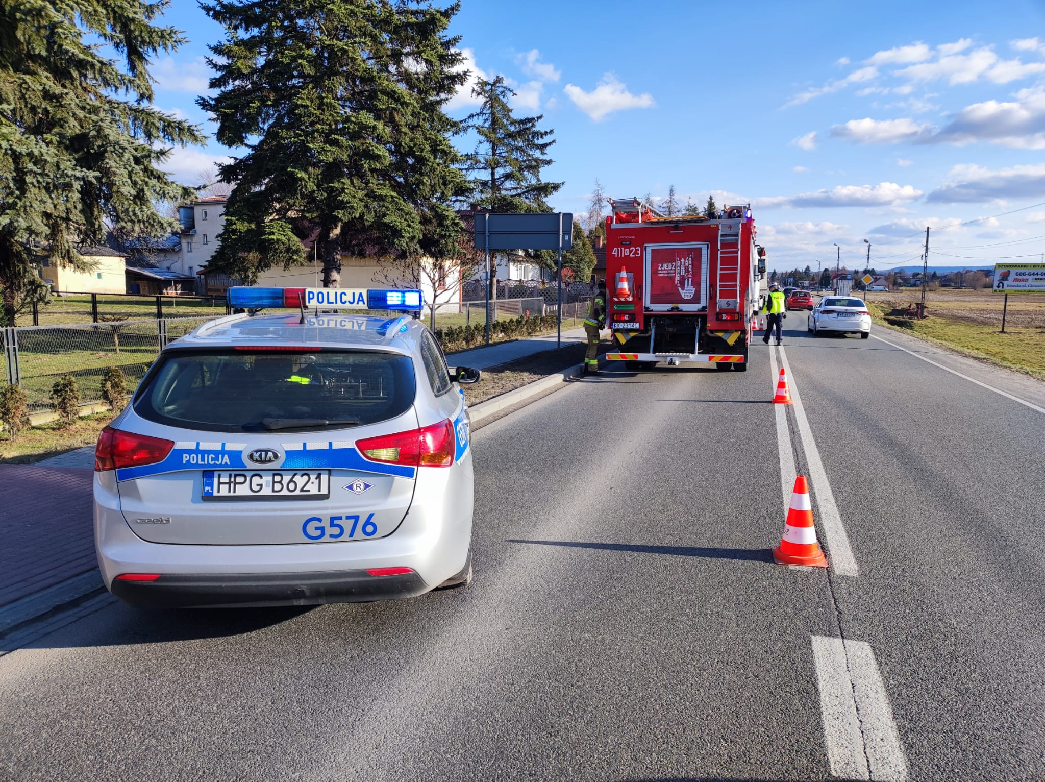 Kolizja dwóch samochodów na DK 75 w Uszwi / 2 marca 2026 r.