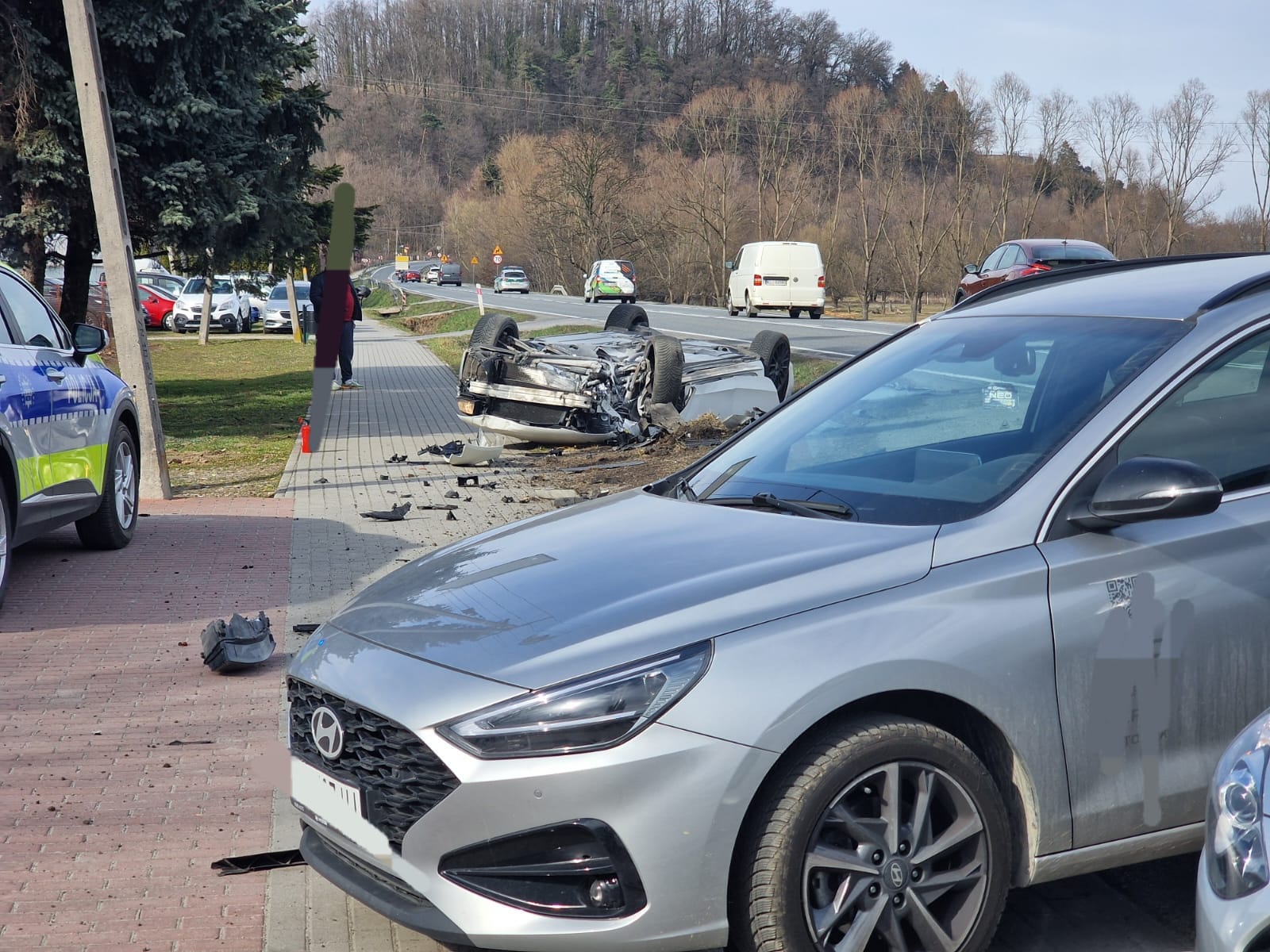 Dachowanie samochodu osobowego na DK75 w Czchowie / 10 marca 2026 r. 