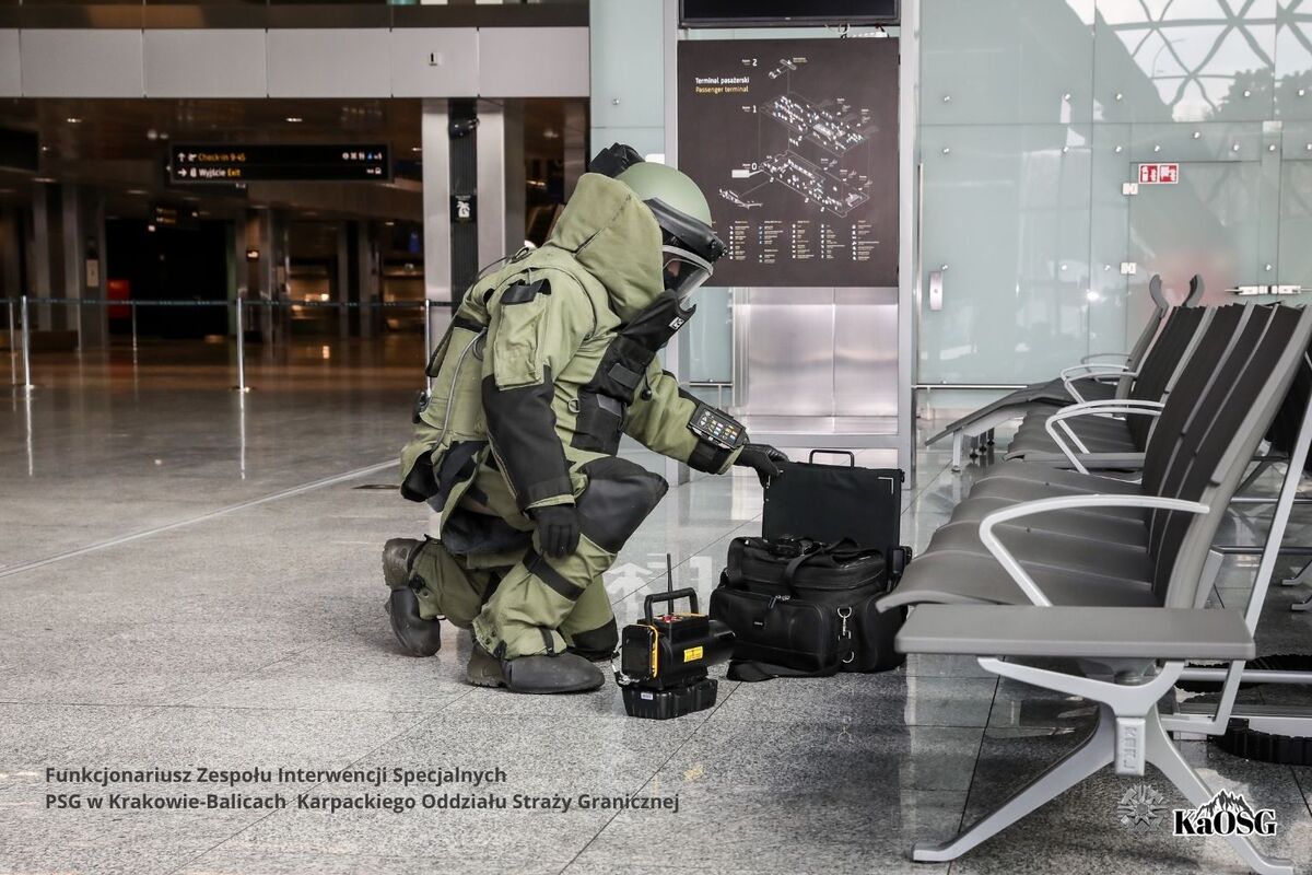 Kolejne „żarty” o bombie. KaOSG interweniuje na lotnisku