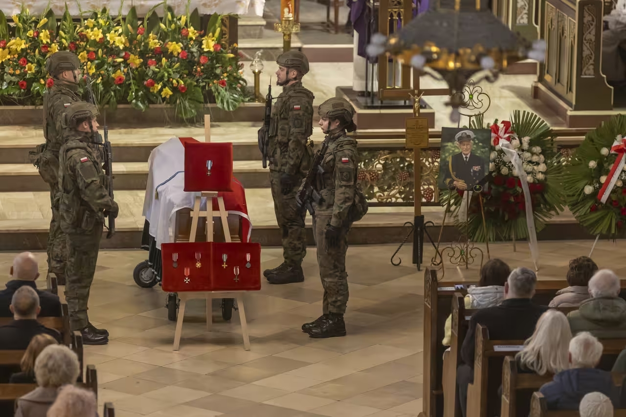 Ostatnie pożegnanie Komandora Romana Rakowskiego / zdjęcia