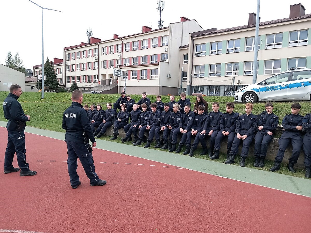 Bochnia. Dzielnicowi promowali zawód policjanta
