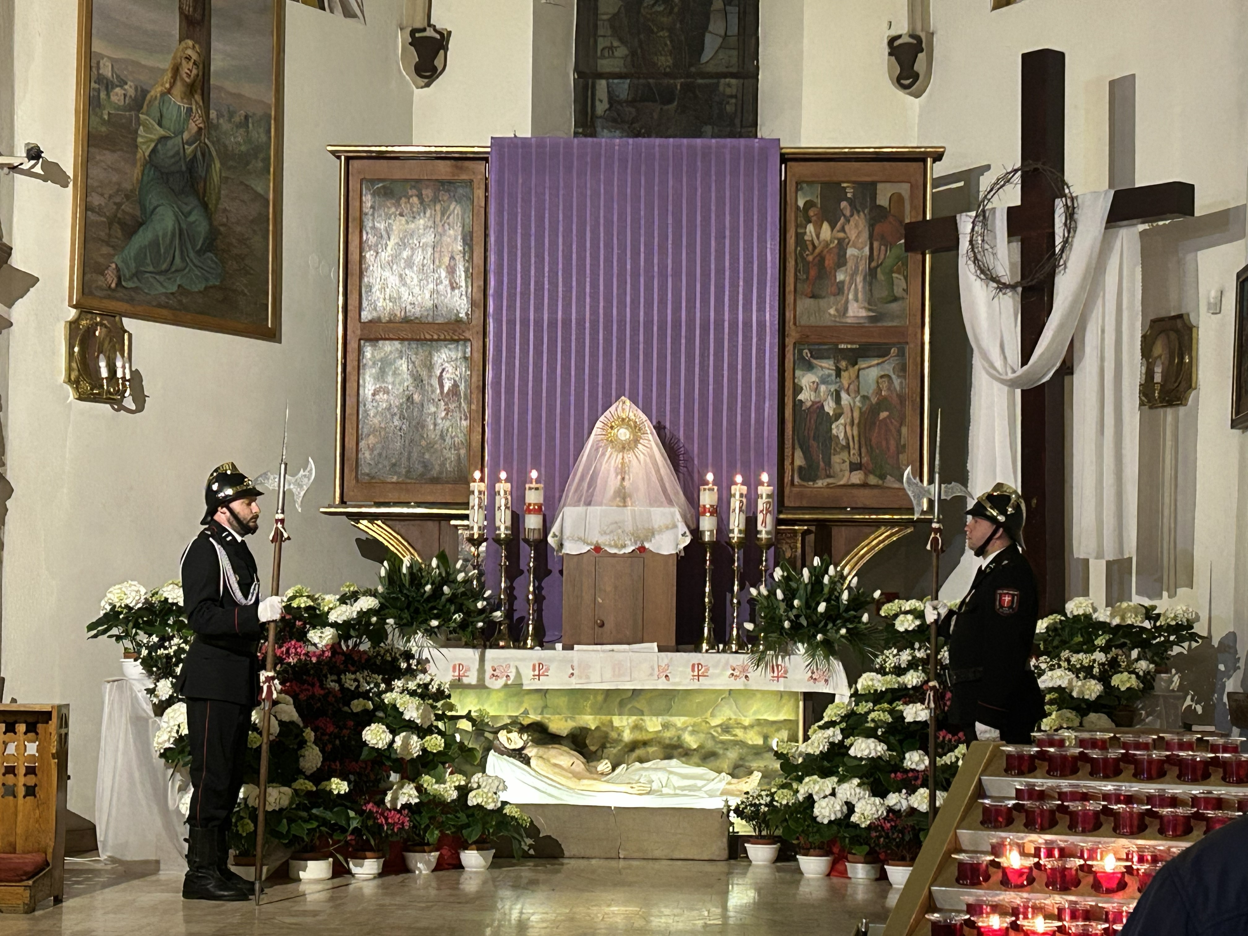 Strażackie warty przy Grobie Pańskim w Powiecie Brzeskim / zdjęcia i video