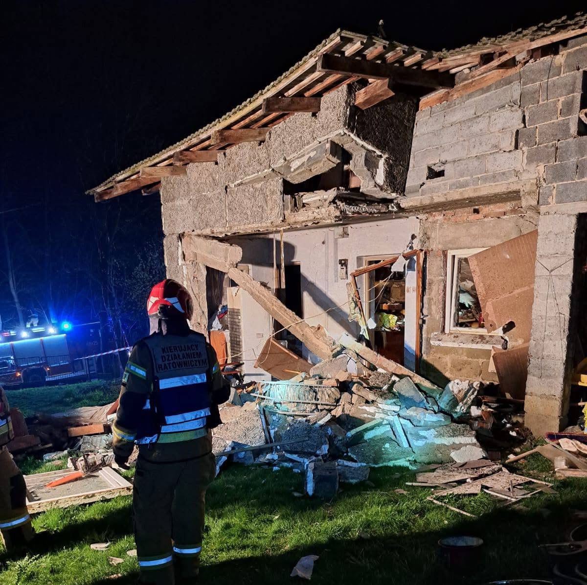 Wybuch butli gazowej w Jadownikach. Częściowe zawalenie budynku mieszkalnego
