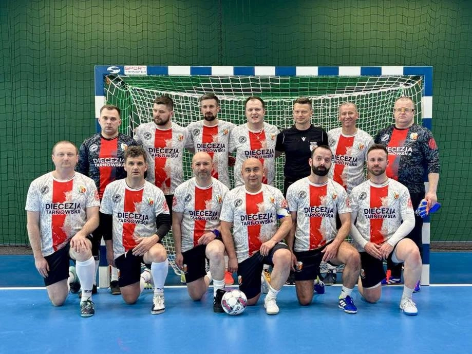 Tarnowscy księża wicemistrzami Polski w piłce nożnej halowej