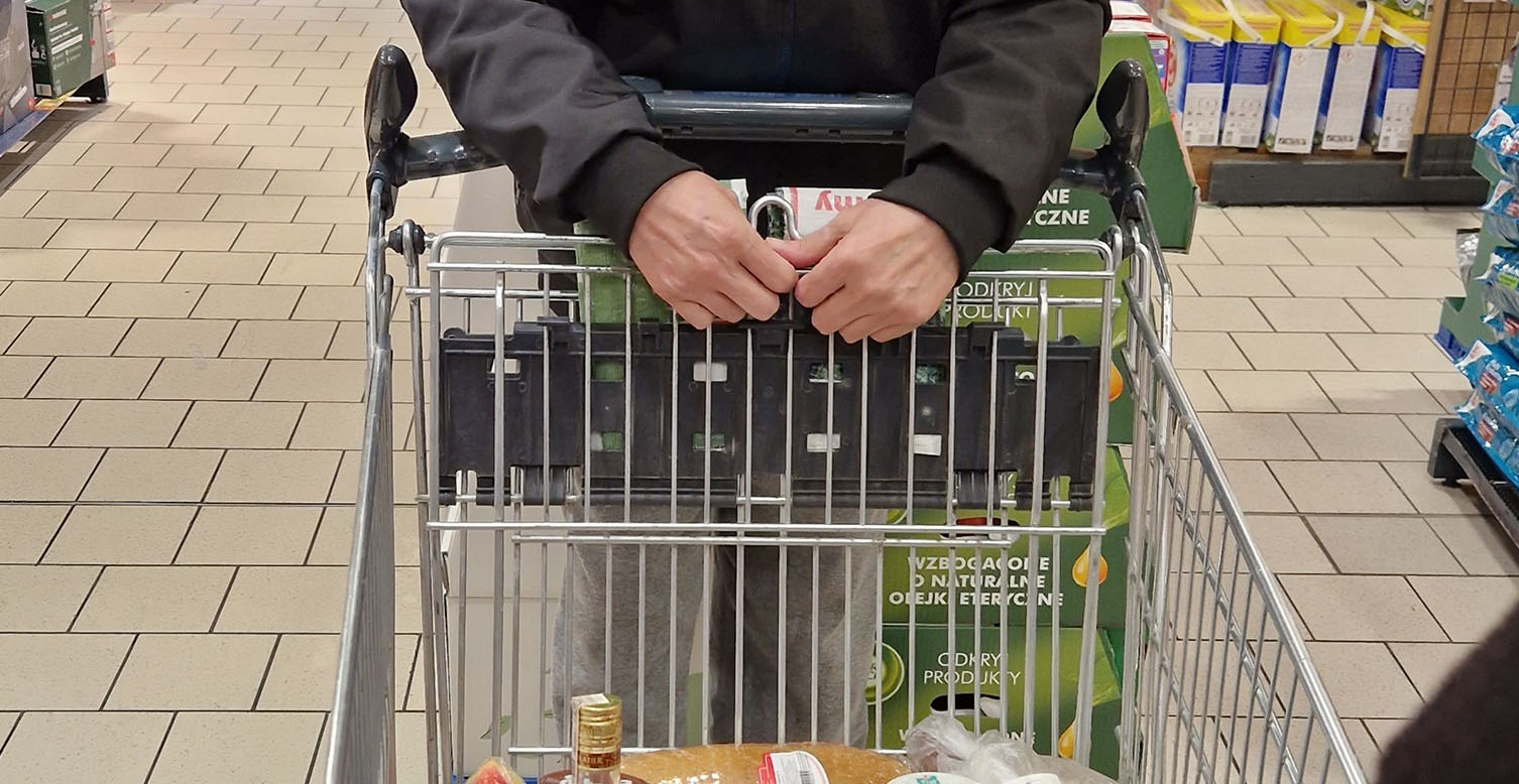 Mężczyzna obnażył się przed dzieckiem i zaczął je śledzić