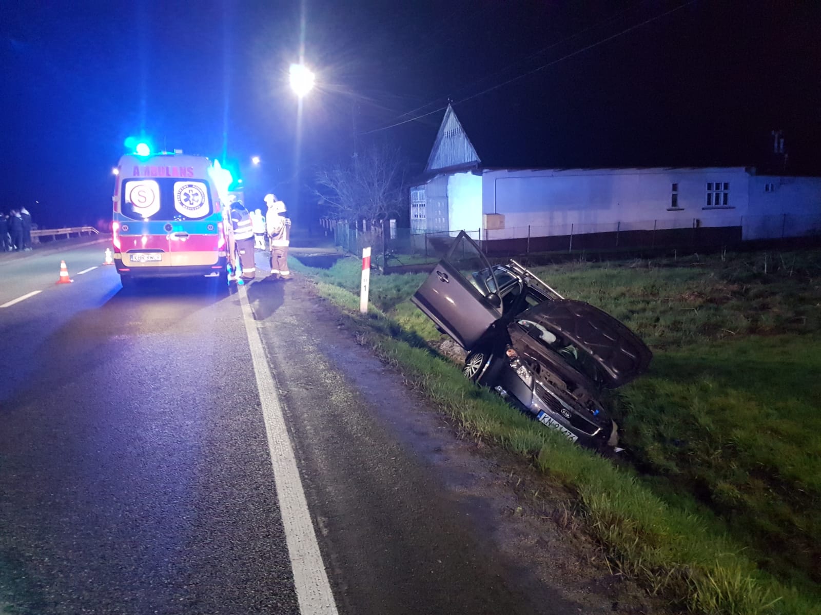 Zderzenie samochodów osobowych w Uszwi. Jedna osoba została ranna.