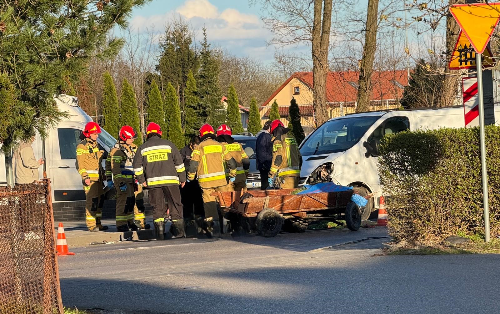 Zderzenie zaprzęgu z autem w Tarnowie. Jeden z kuców nie przeżył