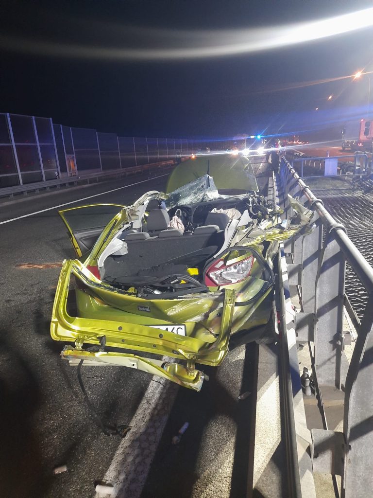 Groźny wypadek na A4 (Mokrzyska). Trzy osoby poszkodowane, lądował śmigłowiec LPR