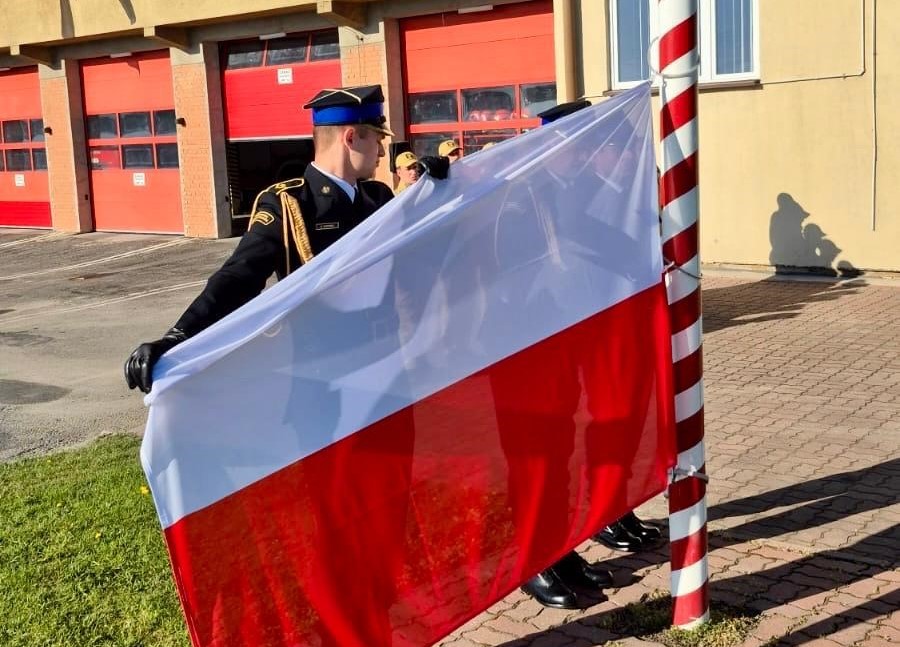 Brzescy strażacy uczcili Dzień Flagi RP / zdjęcia