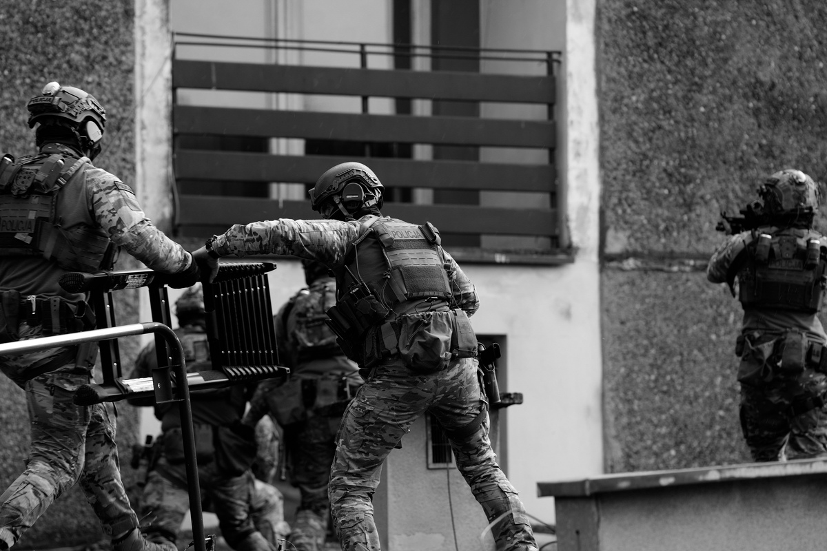 Wspólne ćwiczenia służb w tarnowskim szpitalu z perspektywy policjantów