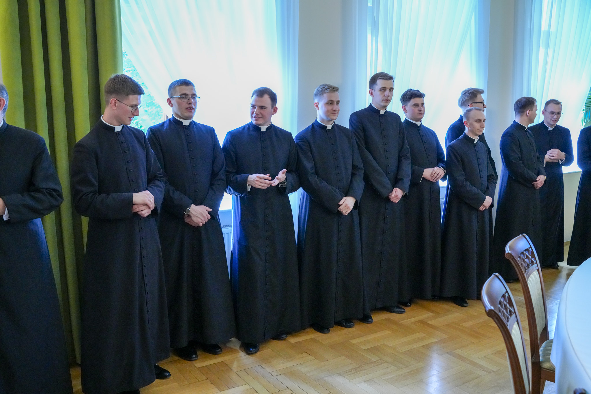 14 nowych księży z pierwszymi parafiami. Ks. Marcin Fasula z Borzęcina trafi do Olesna