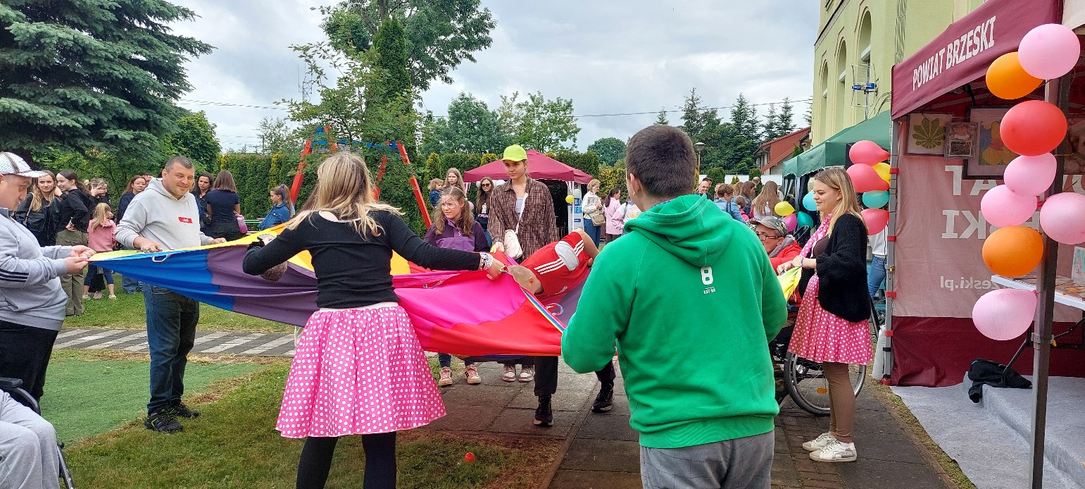 Rodzinny piknik w ogrodzie Ochronki. Zbierano środki na remont DPS w Brzesku