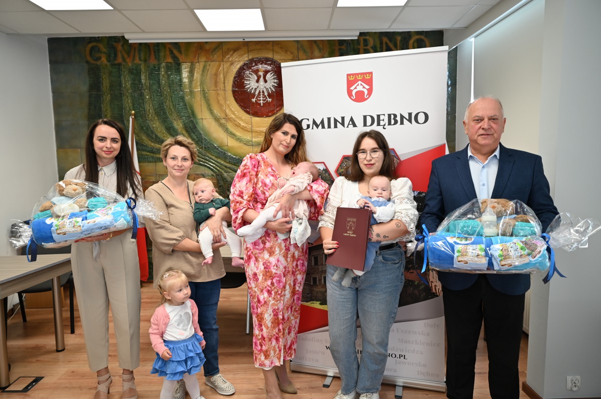 Nowi mieszkańcy Gminy Dębno powitani wyjątkowymi wyprawkami