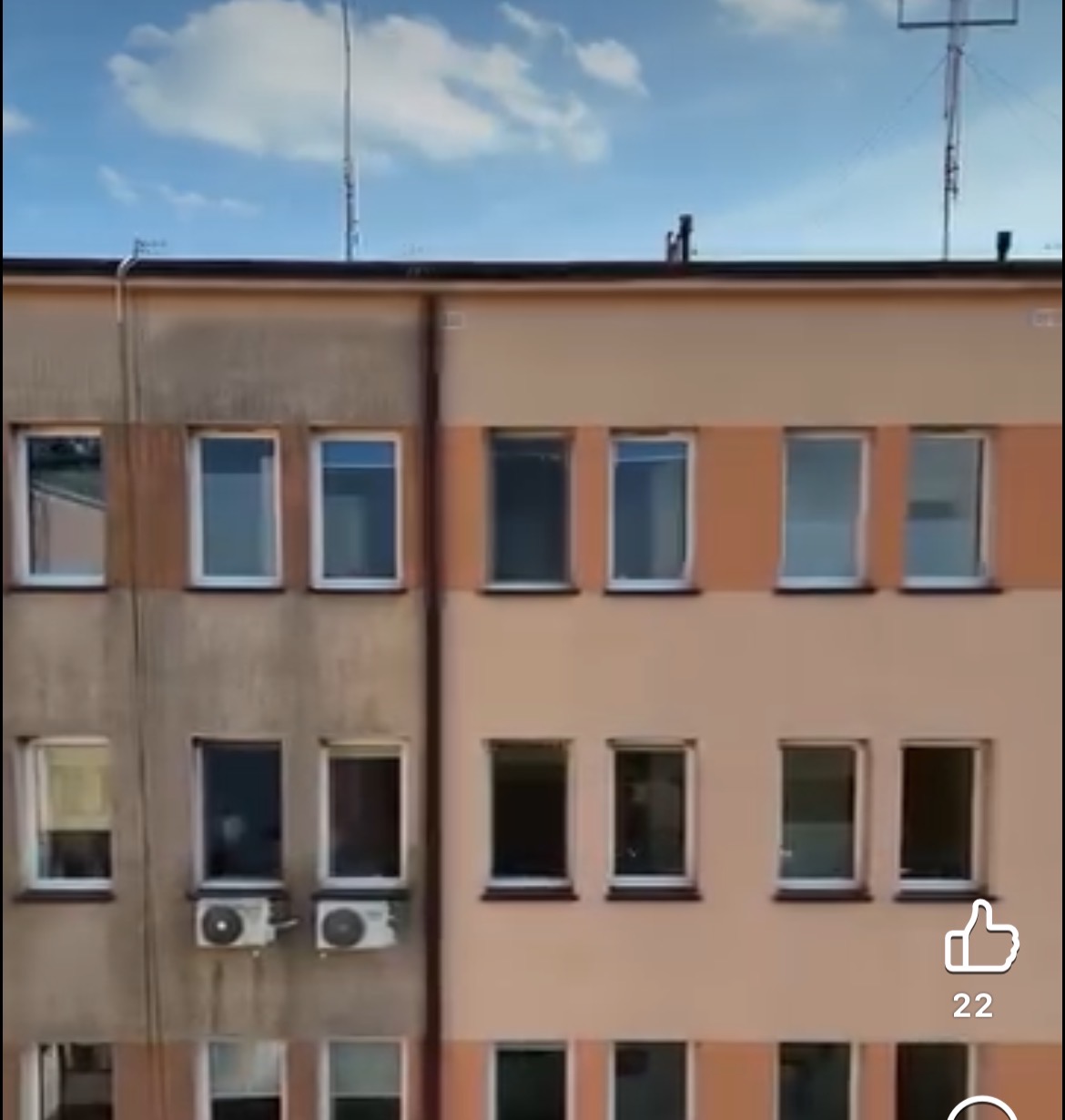 Elewacja brzeskiego szpitala odzyskała dawny blask. Do czyszczenia wykorzystano… drona