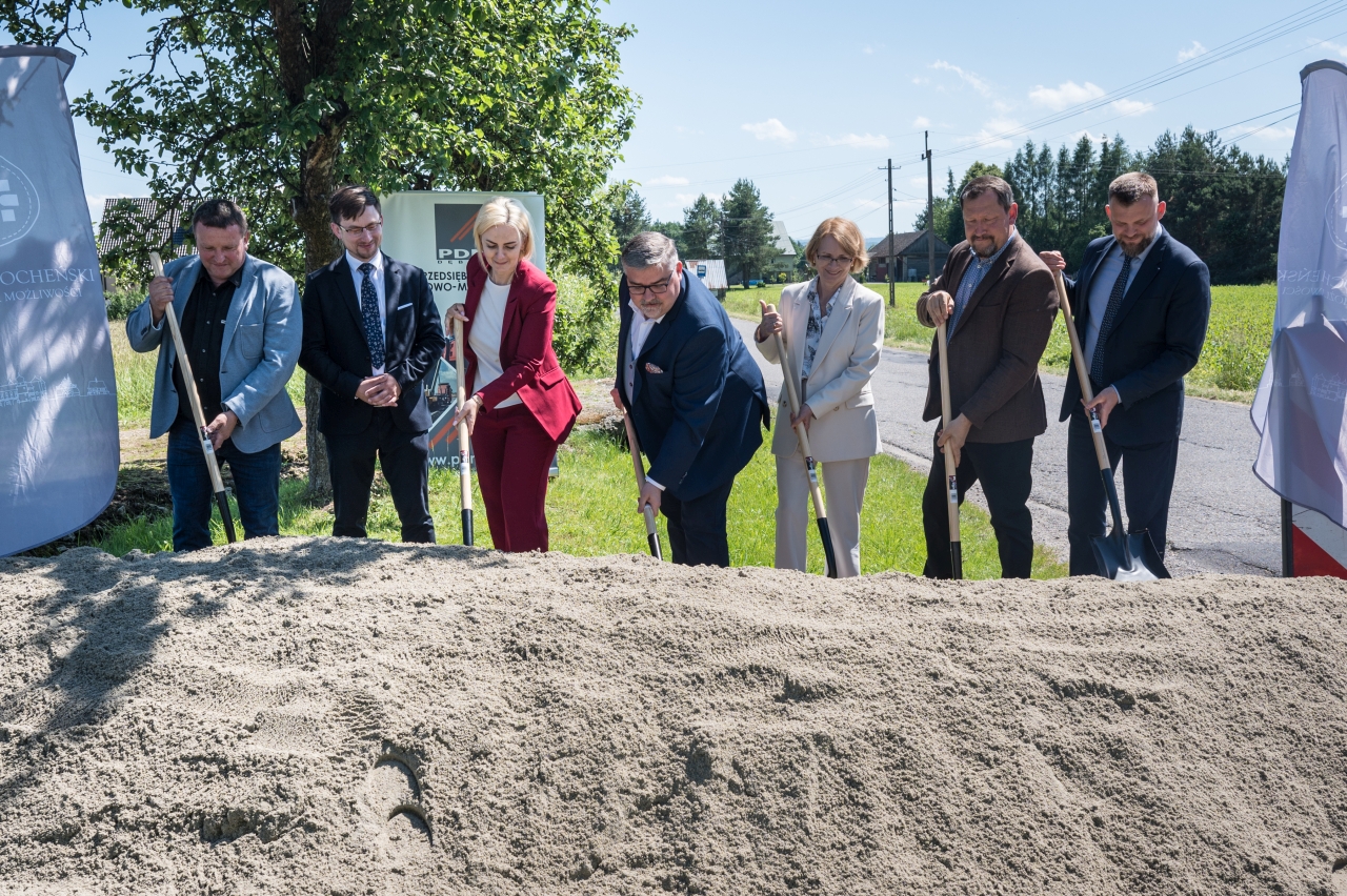 Rusza przebudowy dróg powiatowych w Wiśniczu i Lipnicy