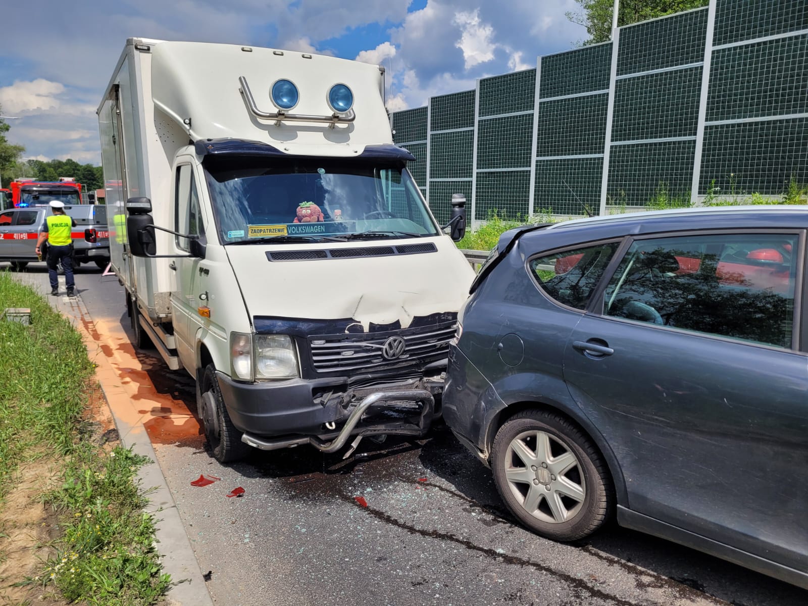 Kolizja trzech samochodów na DK75 w Okocimiu. Dwoje dzieci trafiło do szpitala