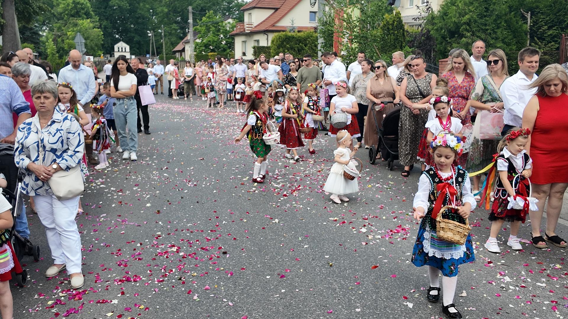 Uroczystość Bożego Ciała. Procesje ulicami polskich miast i wsi