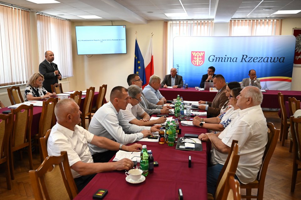 Jednogłośne wotum zaufania i absolutorium dla Wójta Gminy Rzezawa
