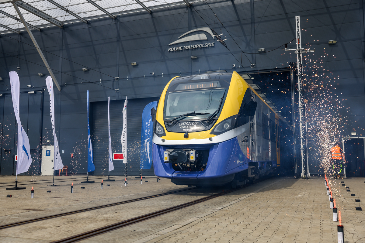 Nowoczesne pociągi wyjeżdżają na małopolskie tory