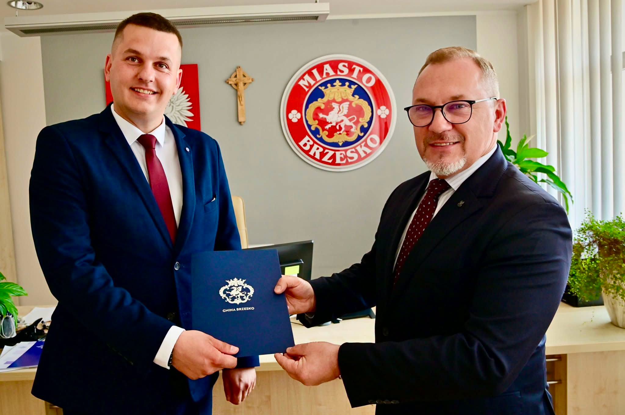 Burmistrz Brzeska powołał drugiego zastępcę. Funkcję objął Kamil Trąba