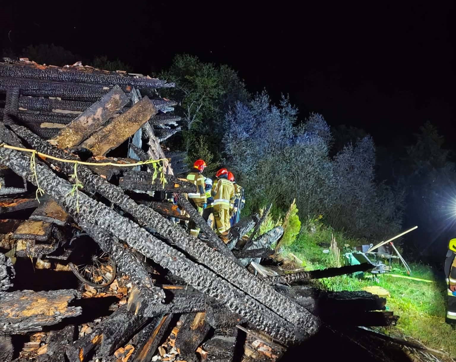 Tragiczny pożar w Dąbrówce Szczepanowskiej. Dwie osoby nie żyją