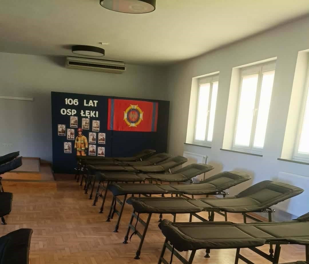 Druhowie z OSP Łęki otworzyli remizę dla pielgrzymów