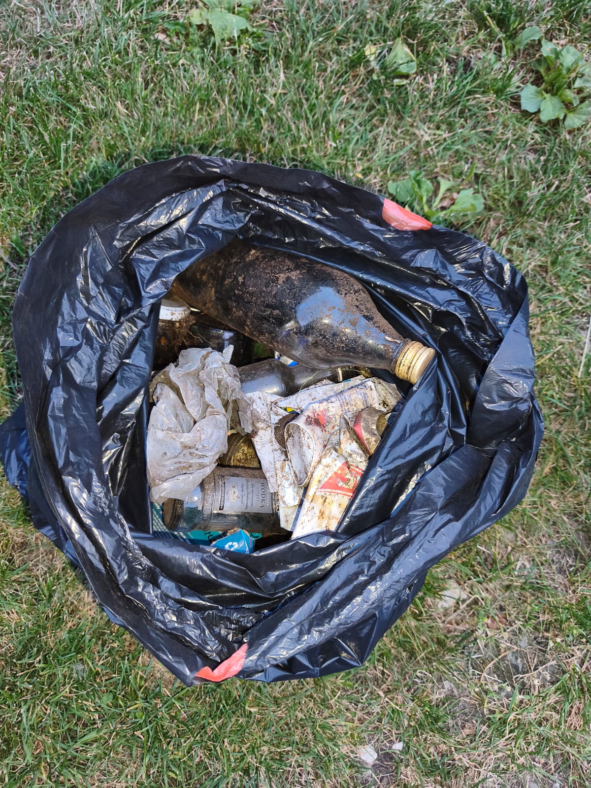 Niewybuch w rejonie Trzech Stawów w Brzesku. Znalezisko zabezpieczyli policjanci i saperzy