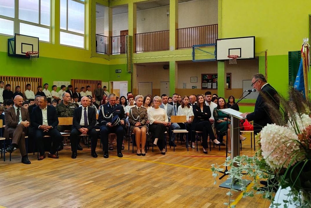 Od szkolnej ławki do służby w Straży Granicznej – inauguracja roku szkolnego w oddziałach o profilu mundurowym