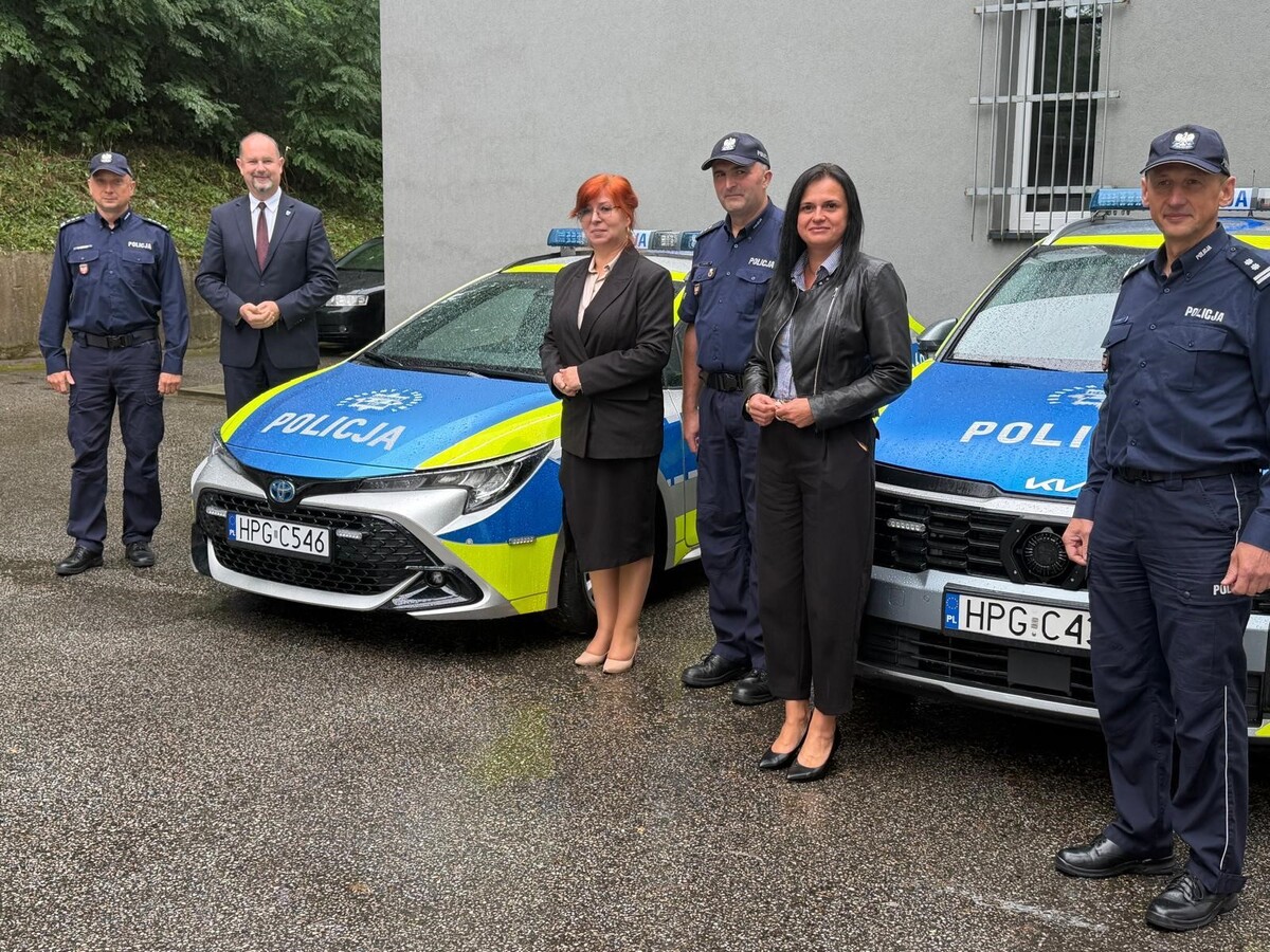 Nowy radiowóz dla Komisariatu Policji w Ciężkowicach