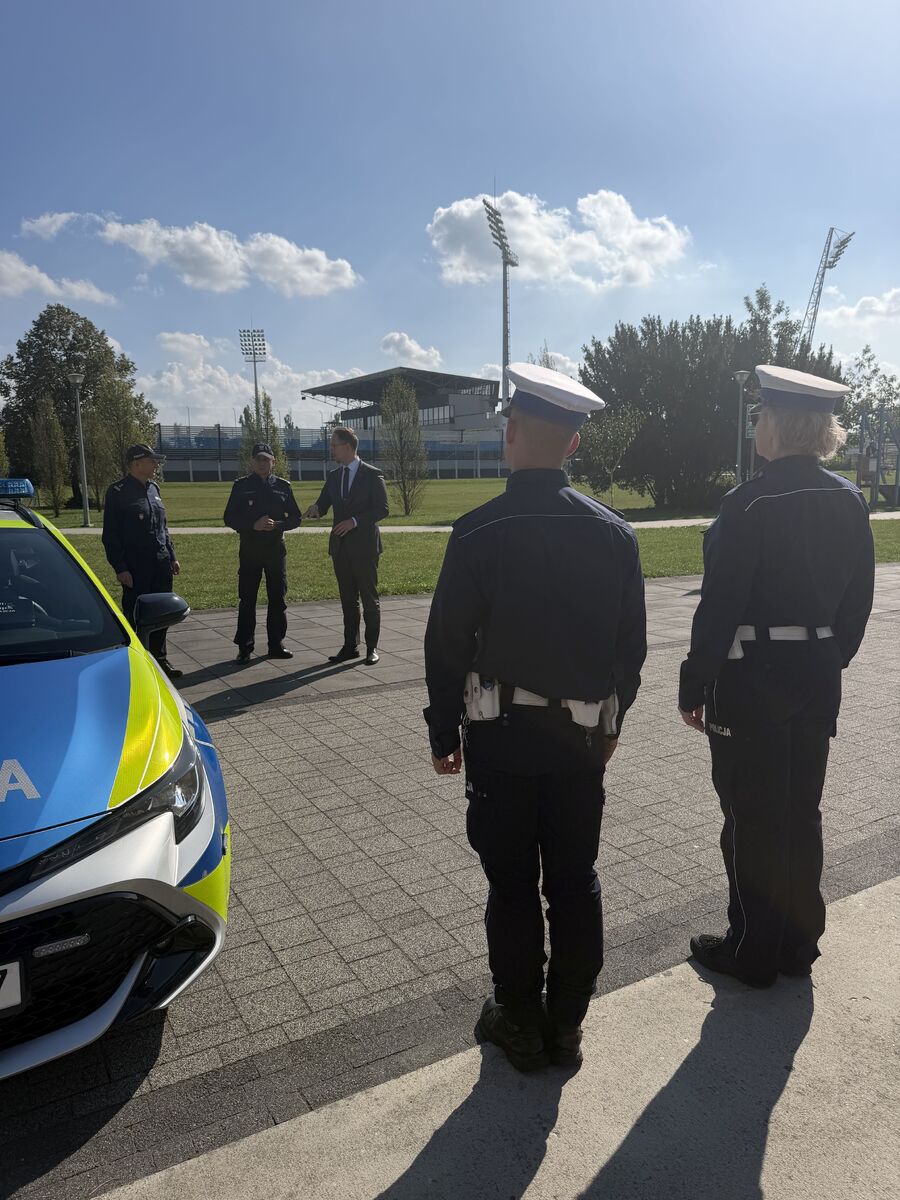 Nowy radiowóz dla Wydziału Ruchu Drogowego Komendy Miejskiej Policji w Tarnowie
