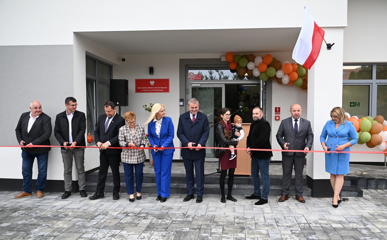Dwa nowe żłobki oficjalnie otwarte. istotny dzień dla Gminy Rzezawa