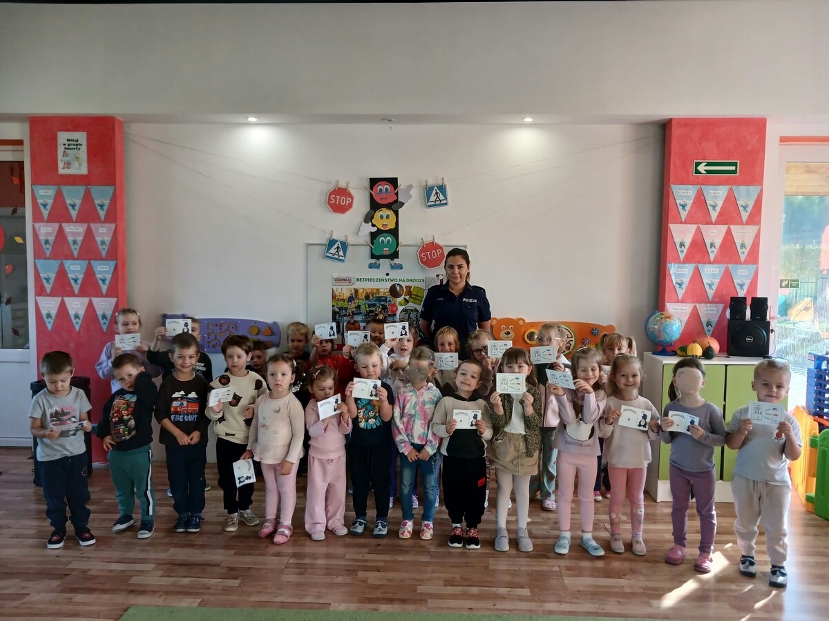 Brzescy dzielnicowi w szkołach i przedszkolach. Rozmawiali o przemocy i bezpieczeństwie