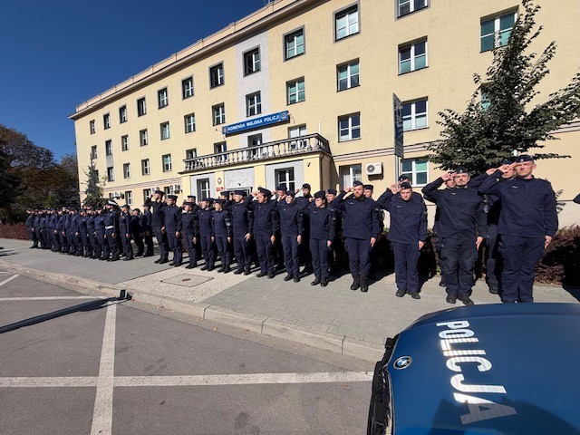 Policjanci KMP w Tarnowie oddali hołd zmarłemu koledze