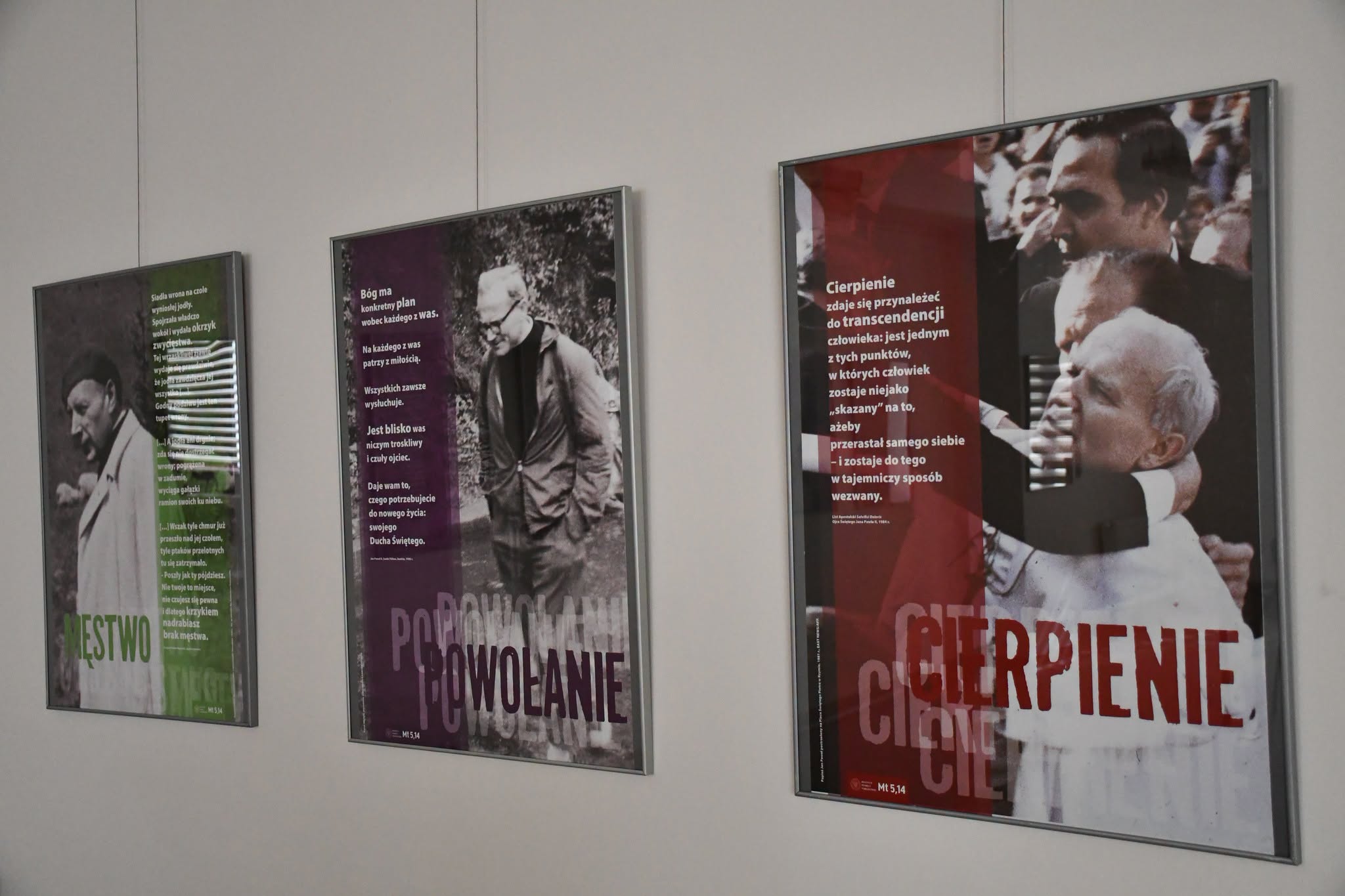 „Wyszyńskiego i Wojtyły gramatyka życia”. Wystawa wróciła do brzeskiej biblioteki