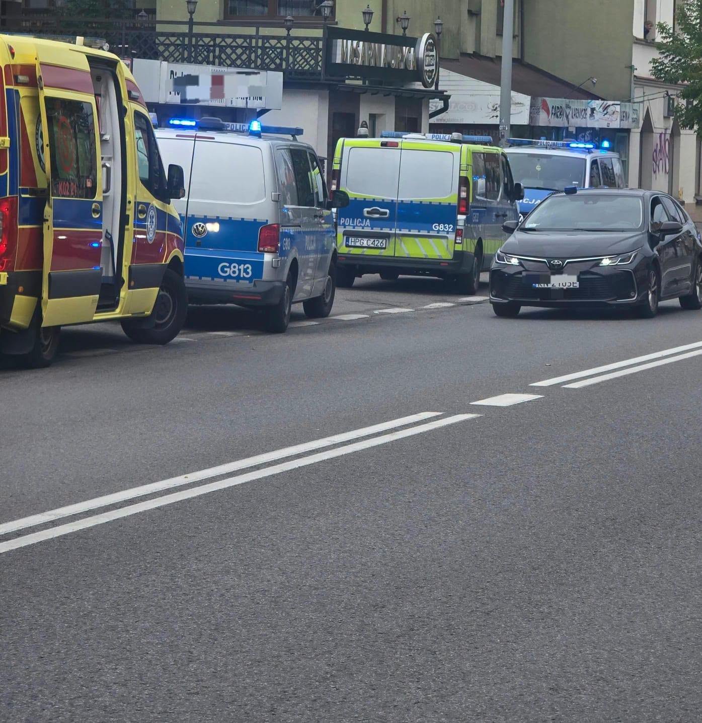 Nowy Sącz: mężczyzna z nożem ruszył na policjantów. Padły strzały
