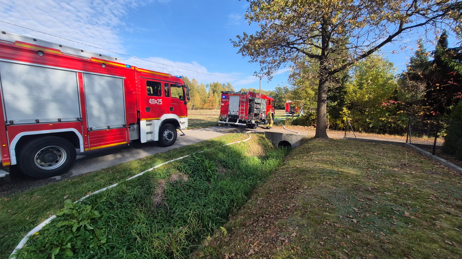Pożar domu w Bielczy. W akcji uczestniczyło 15 strażaków